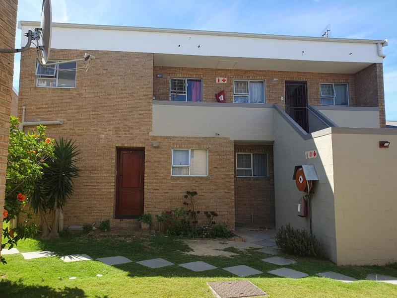 2 Bedroom Property for Sale in Oakglen Western Cape
